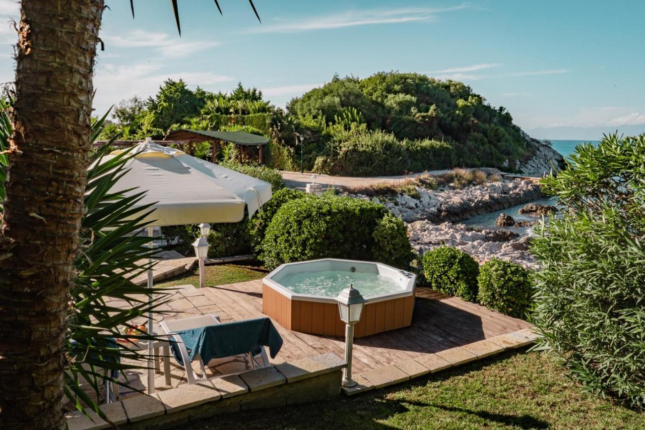 Neptune Sea House - Beachfront Agios Spyridon  Exterior foto